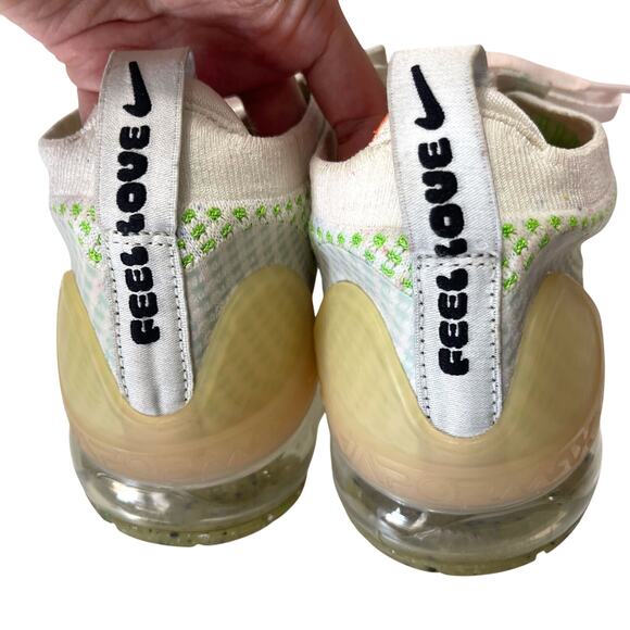 NIKE Air Vapormax Flyknit 2021 “Feel Love” FD0871-100 Sneaker Size US 9 - Picture 10 of 13